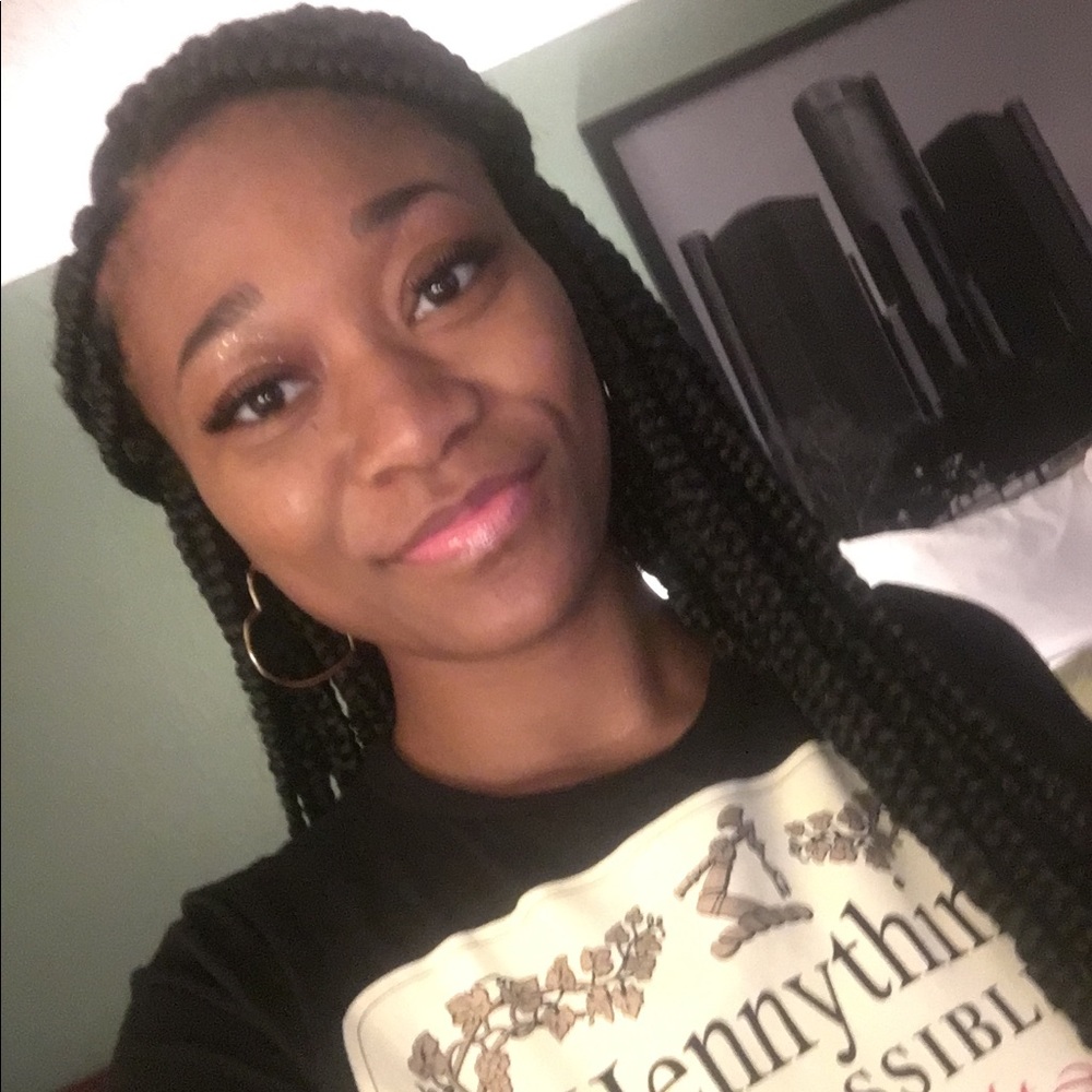 Meet your Posher, Dennisha
